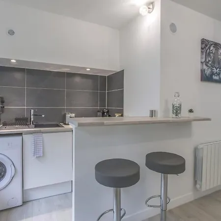 Modern With Garden Location Daire *