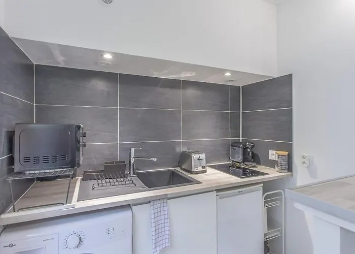 Apartment Modern With Garden Location